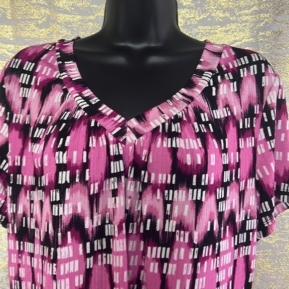 JM Collection Pink/Black Short Sleeve Printed V-Neck Top - Picture 3 of 10